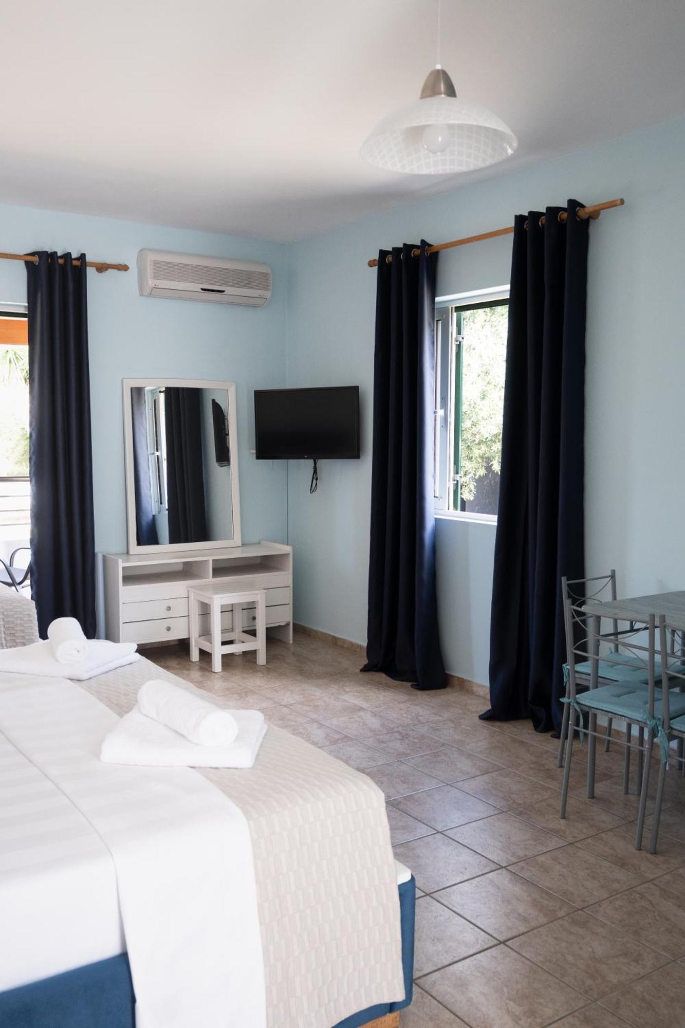 Crystal Blue Hotel, Barbati Exterior photo